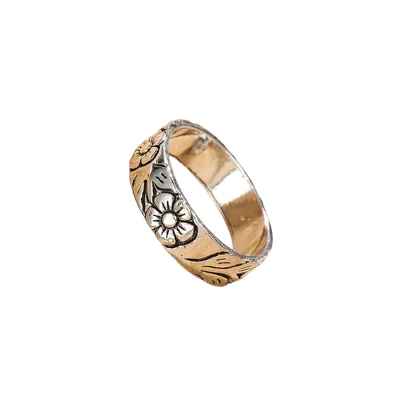 Floral Engraved Silver Band Ring - Picture 6 of 9